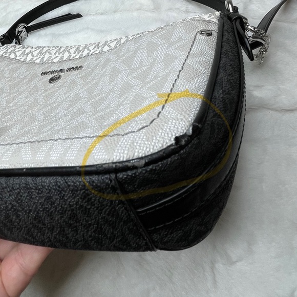 Michael Kors Jet Set Charm Medium Top Zip Pochette Crossbody Bag – Vanilla/Black - Picture 8 of 13